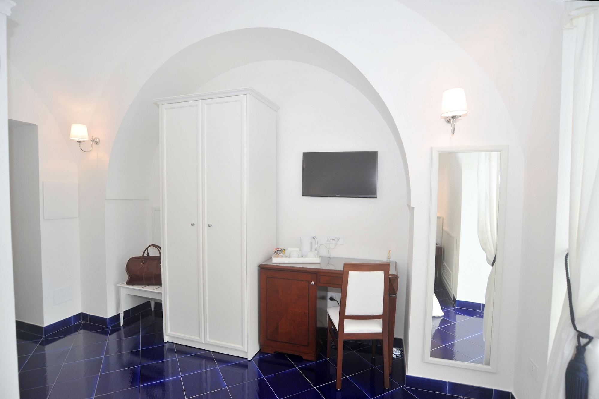 Core Amalfitano City Suites Екстер'єр фото
